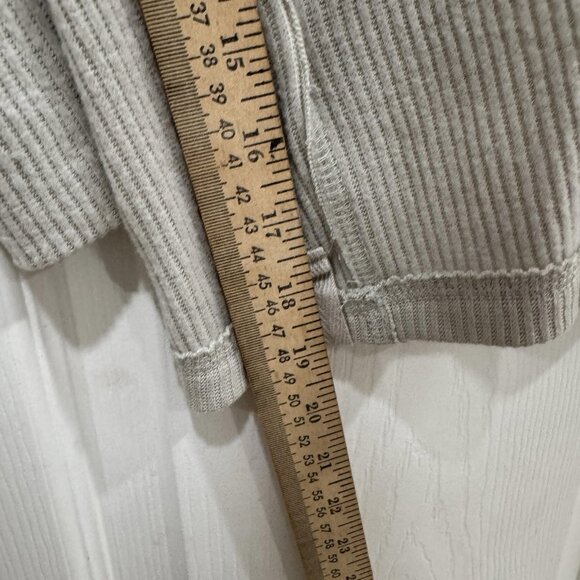 We The Free‎ Sweater Women's Size M Gray Back Slit Cowl Neck Ribbed Long Sleeve - Picture 10 of 10